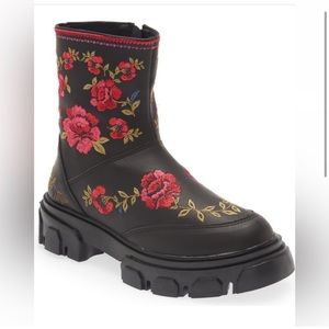 FARM Rio Rose Embroidery Black Boho Mid Boot Size 7.5